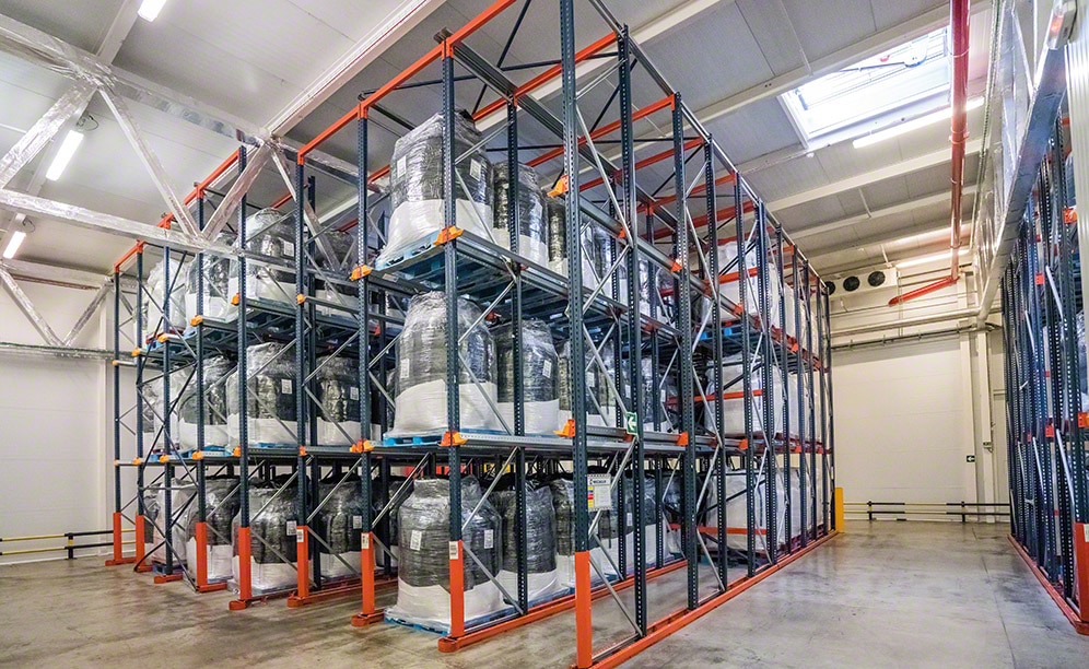 Blocks of drive-in racks Blocks of drive-in racks