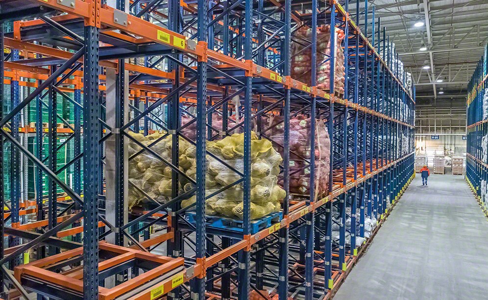 Push-back racks for potatoes, carrots, pumpkins, onions, etc.