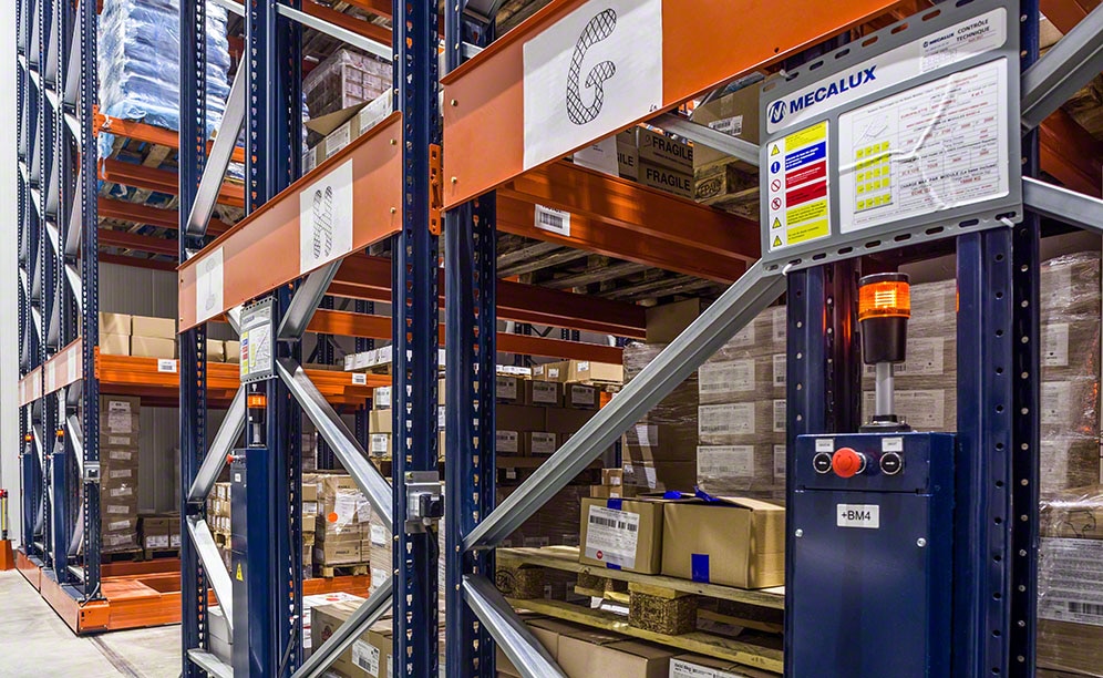 Frigorifiques Charité: Movirack mobile pallet racks in a frozen storage unit Frigorifiques Charité: Movirack mobile pallet racks in a frozen storage unit