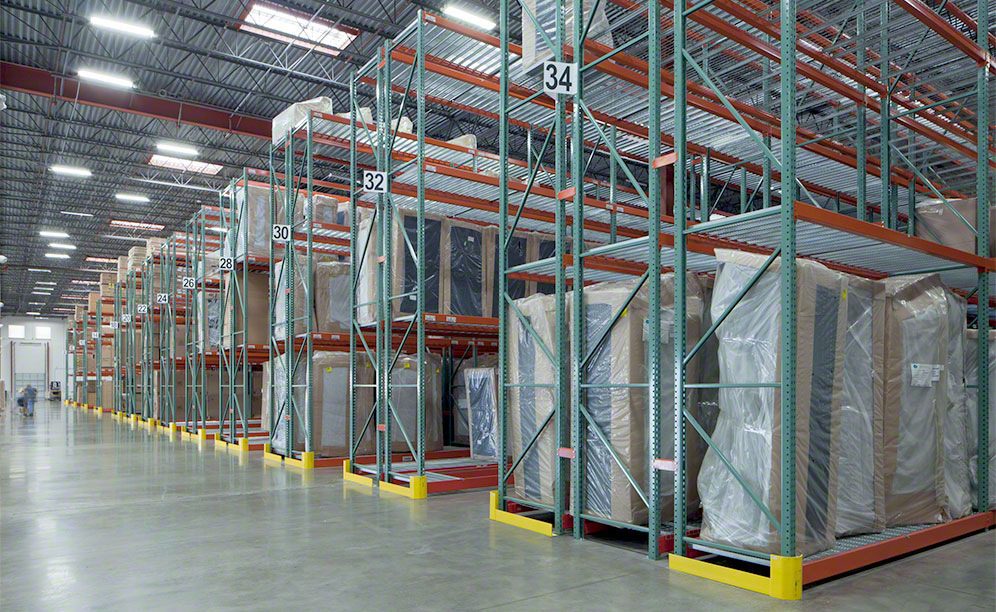 The new narrow aisle warehouse of Rana Furniture in Florida