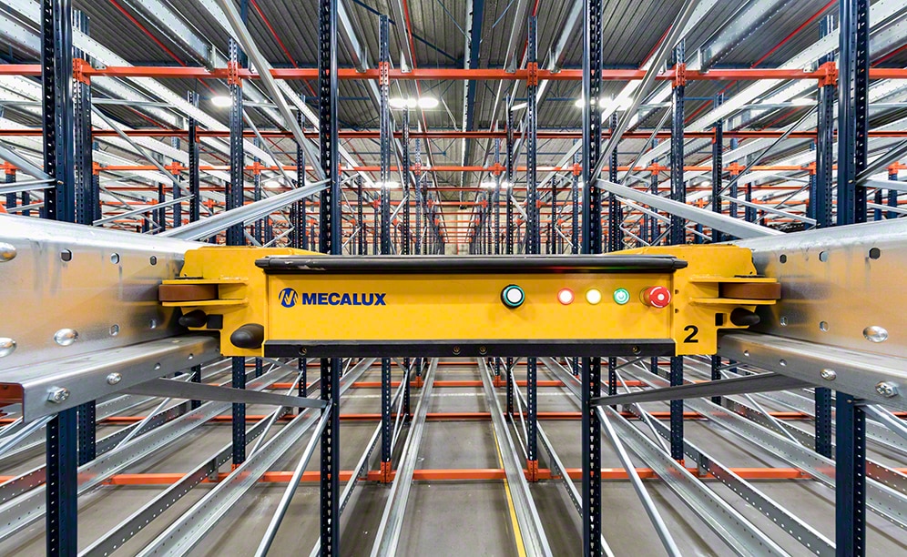 Semi-automatic Pallet Shuttle at the Red Cross warehouse in France