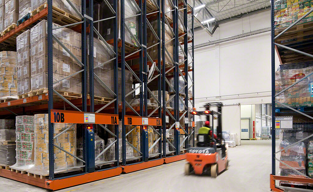 Soft drinks warehouse of Refresco with Movirack mobile pallet racking