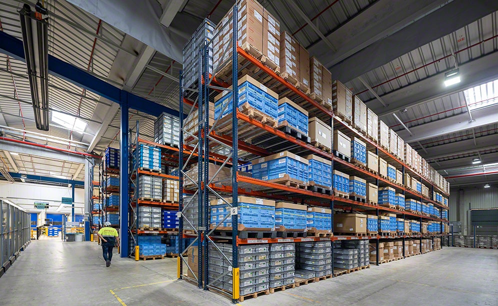 Denso warehouse in Barcelona with three Mecalux storage systems