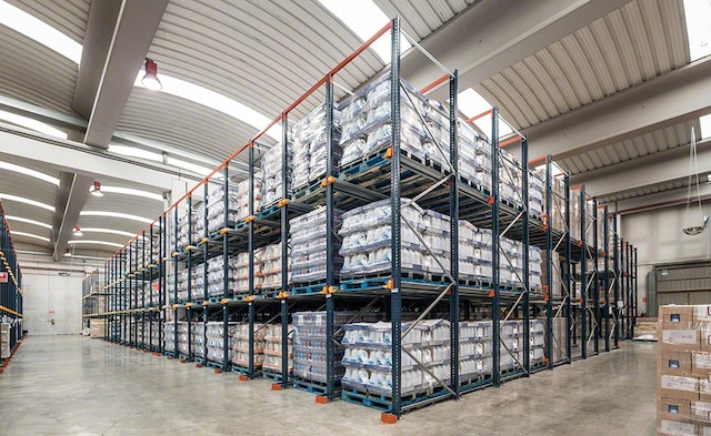 The INCASA warehouse in Barcelona with drive-in pallet racking