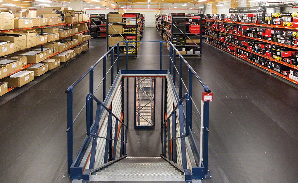 Four strategically placed staircases let operators access any of the warehouse levels