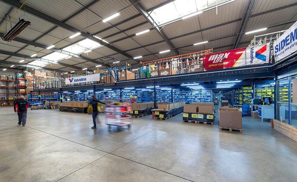 Mecalux installed a mezzanine, separated into two tiers in addition to the ground-level, that occupies practically the whole warehouse surface area