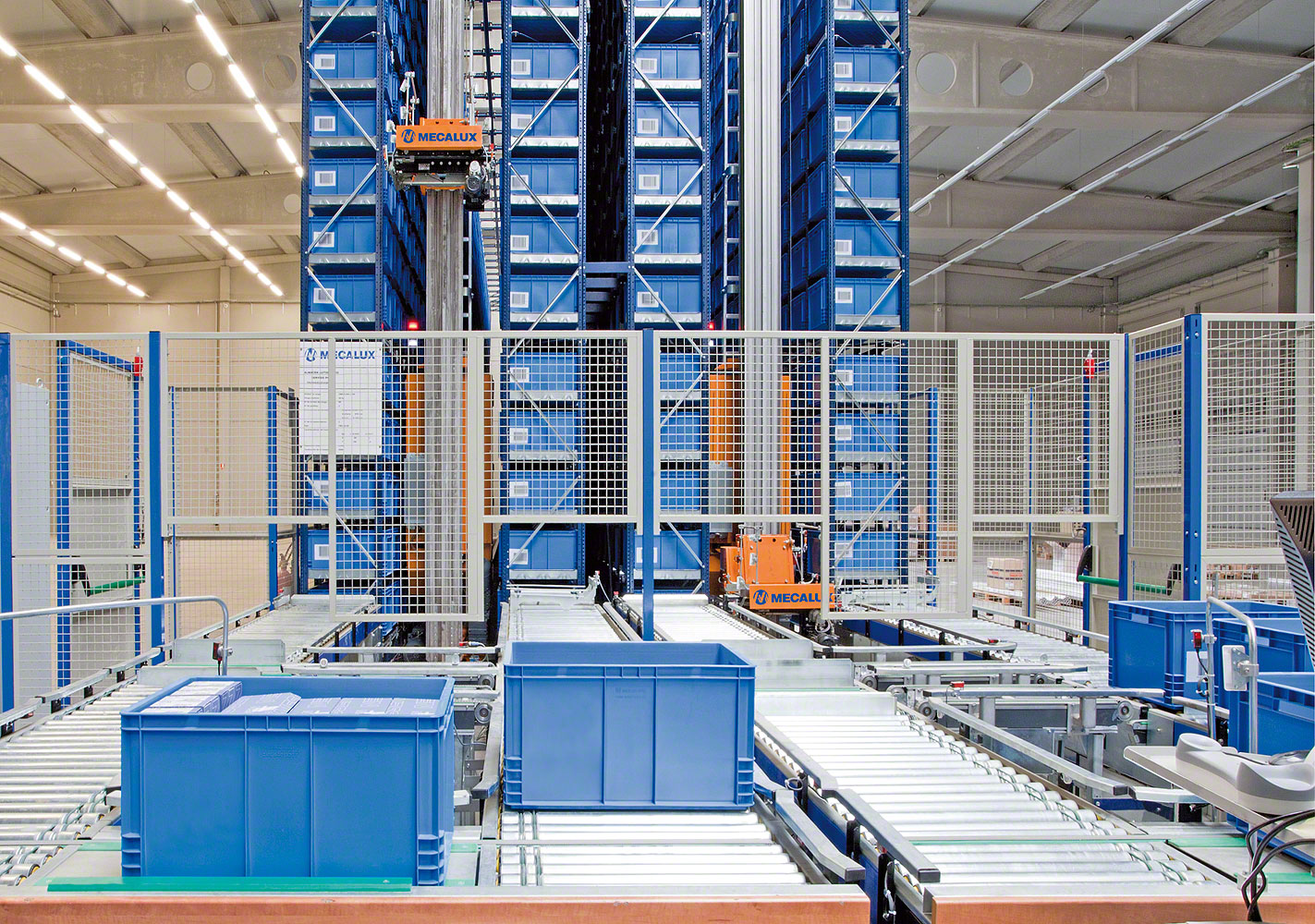 Stacker cranes for boxes