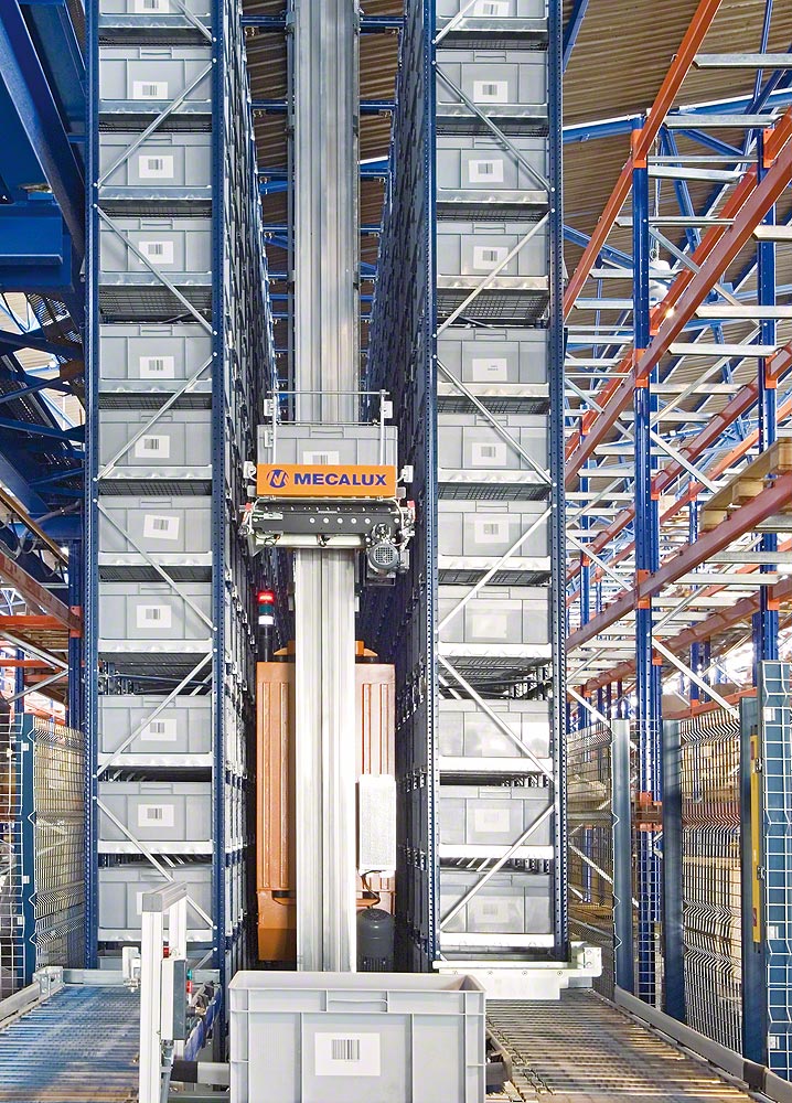 Stacker cranes for boxes