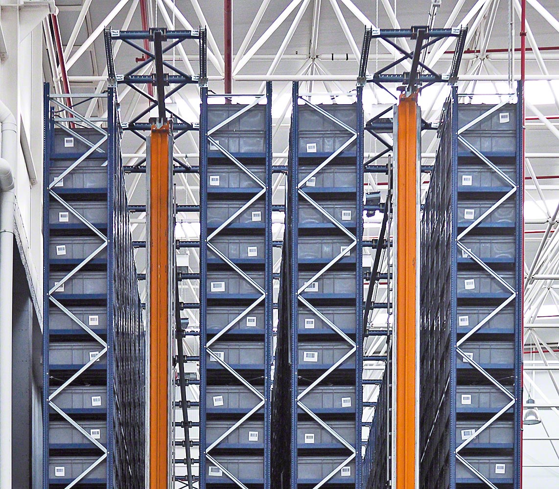 Stacker cranes for boxes