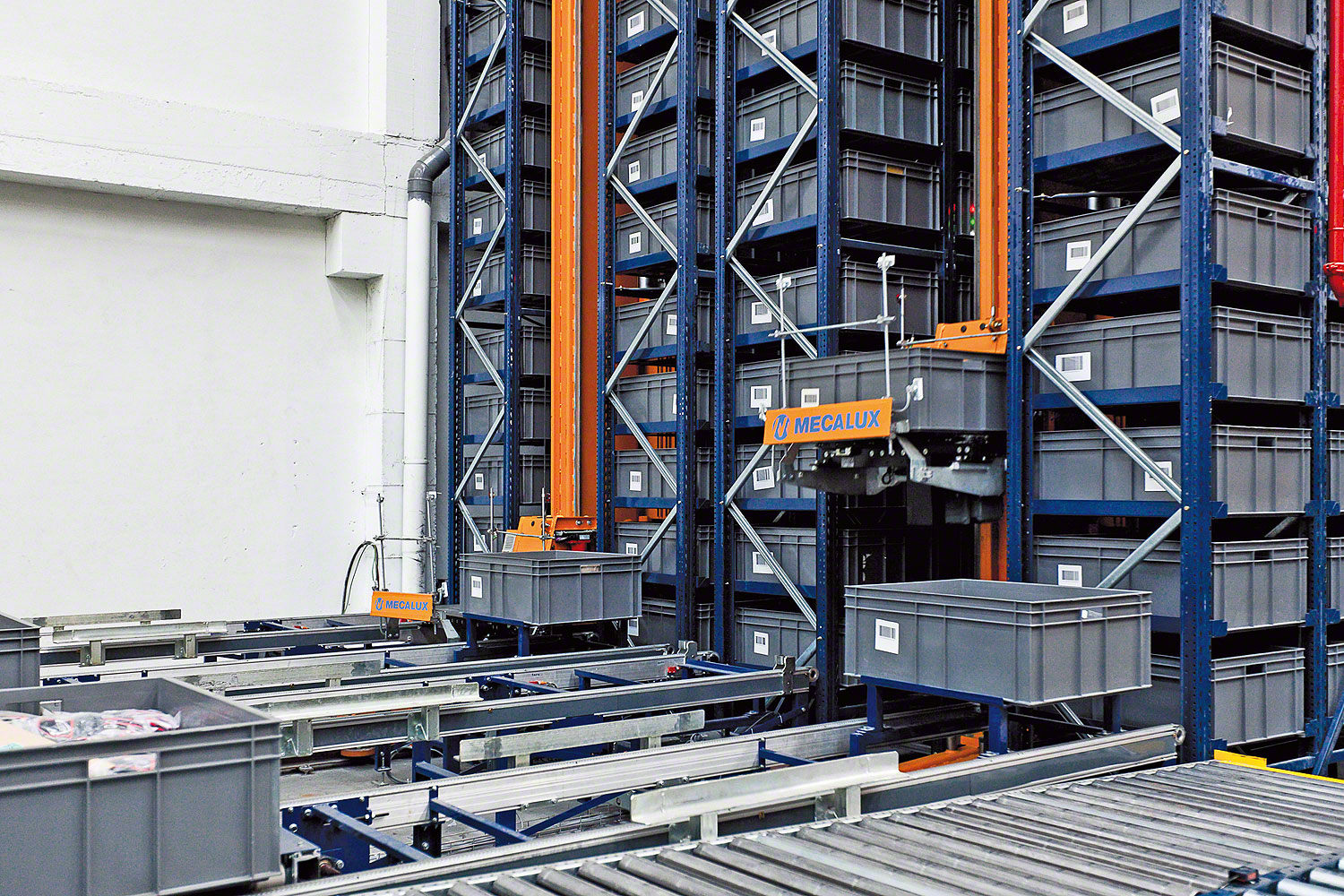 Stacker cranes for boxes