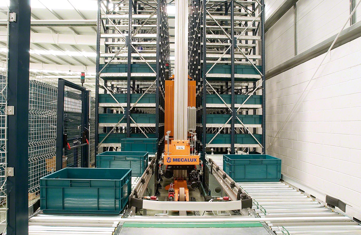 Stacker cranes for boxes