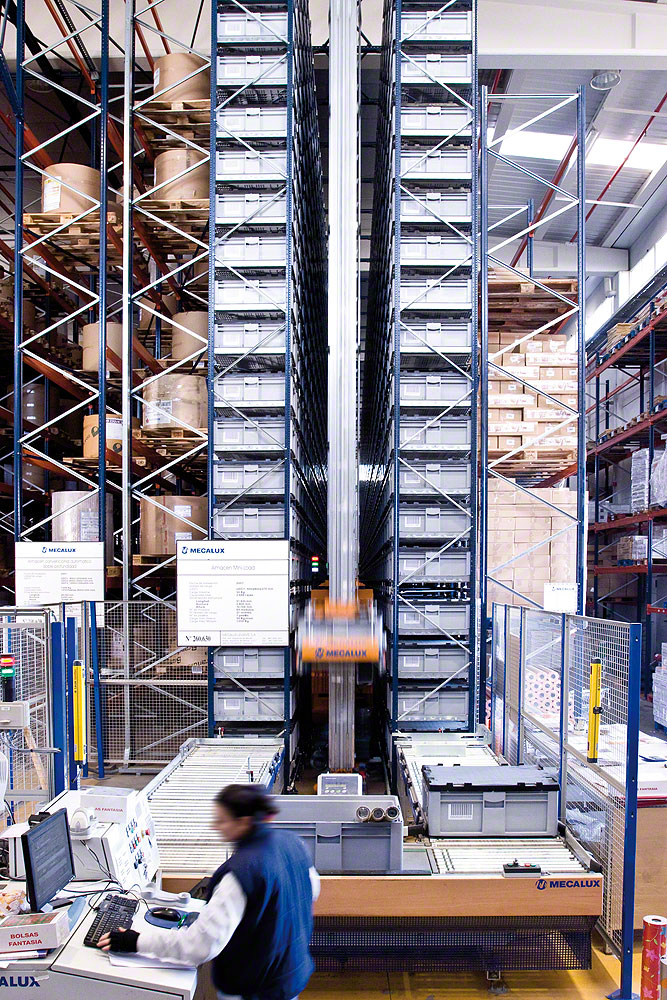 Stacker cranes for boxes