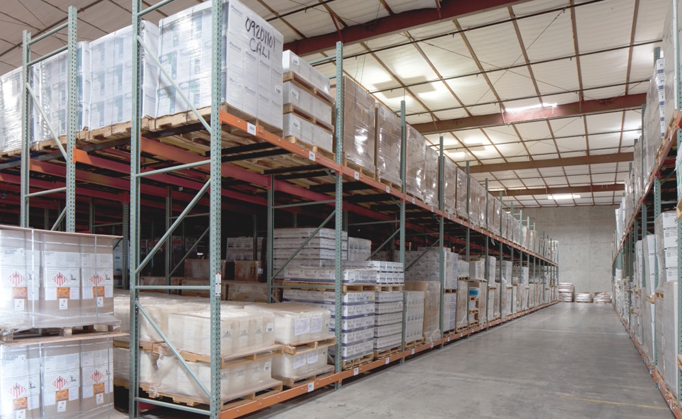 The Interlake Mecalux Push-Back system is the ideal solution to eliminate the unwanted off-site location The Interlake Mecalux Push-Back system is the ideal solution to eliminate the unwanted off-site location
