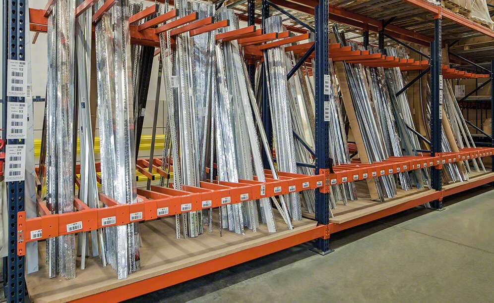 Cantilever racks for unpalletised products or bulky products Cantilever racks for unpalletised products or bulky products