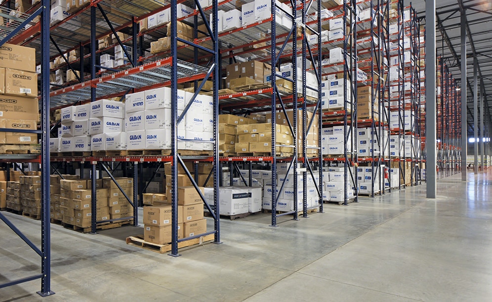 These racks are characterised by their versatility to accommodate pallets of different sizes and turnovers These racks are characterised by their versatility to accommodate pallets of different sizes and turnovers