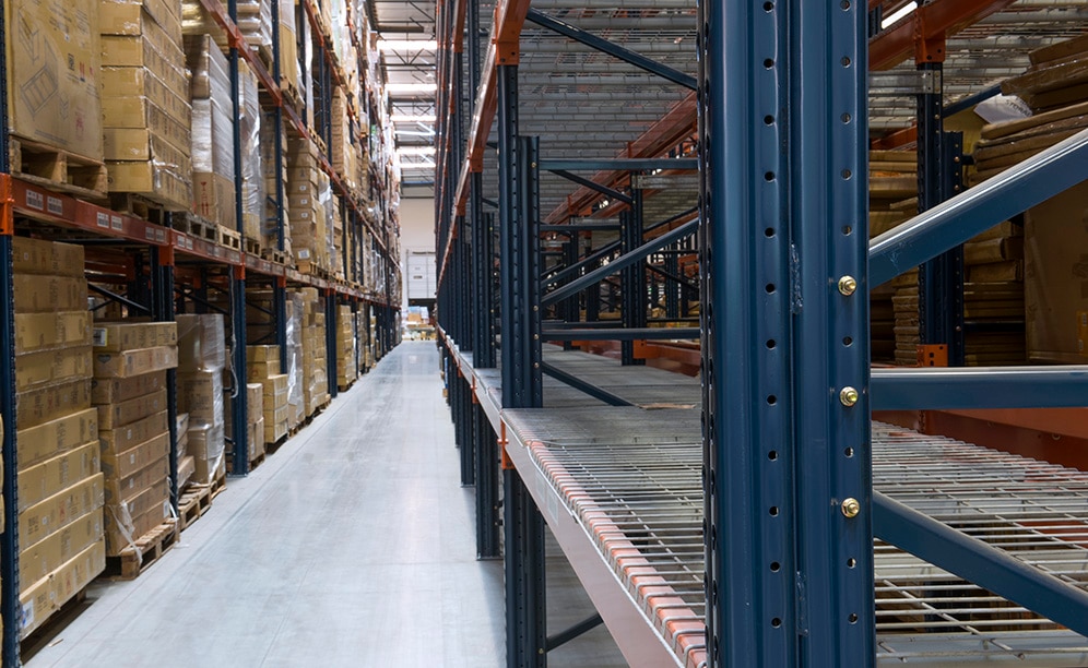 Interlake Mecalux bolted pallet racking is specially designed and reinforced to absorb the forces generated by earthquakes Interlake Mecalux bolted pallet racking is specially designed and reinforced to absorb the forces generated by earthquakes