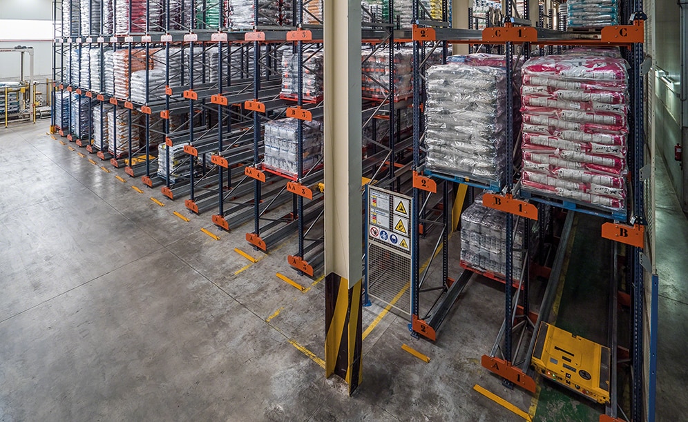 Mecalux chose to install the Pallet Shuttle storage system in order to maximise the available space Mecalux chose to install the Pallet Shuttle storage system in order to maximise the available space