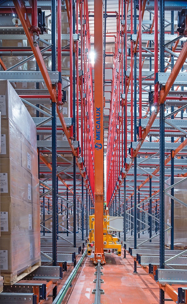 Two stacker cranes are responsible for moving the load between the entrances/exits of the warehouse and the channels of the racks Two stacker cranes are responsible for moving the load between the entrances/exits of the warehouse and the channels of the racks