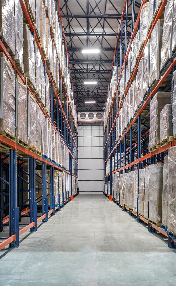 The cold storage installations consist of three aisles with 11 m high double-depth racking on both sides The cold storage installations consist of three aisles with 11 m high double-depth racking on both sides