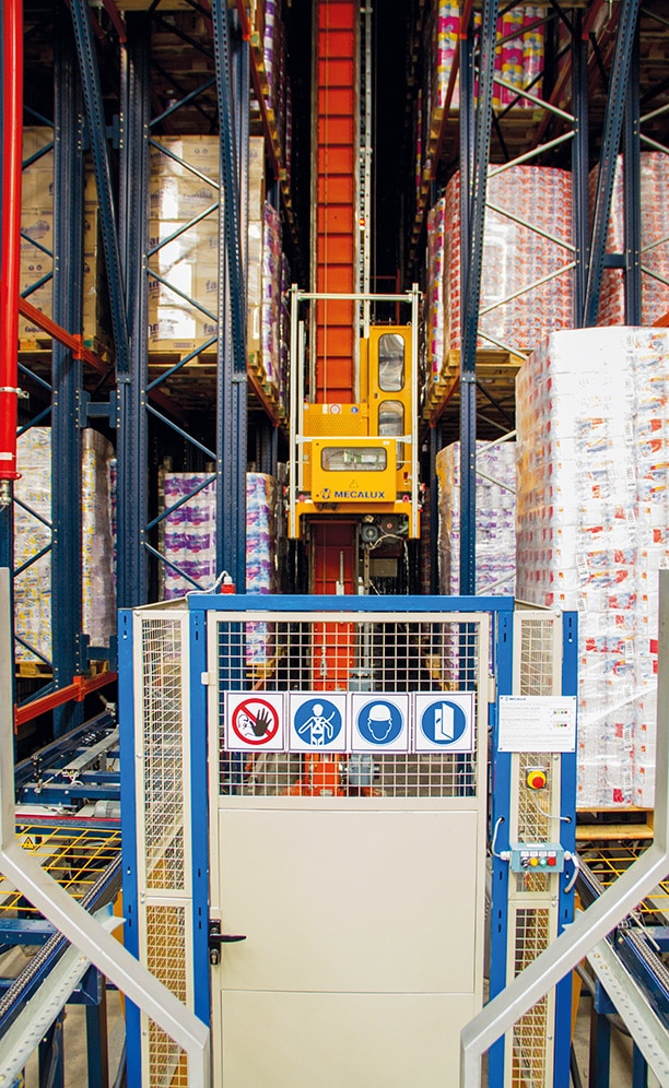 Stacker cranes incorporate an onboard cabin to facilitate maintenance work Stacker cranes incorporate an onboard cabin to facilitate maintenance work