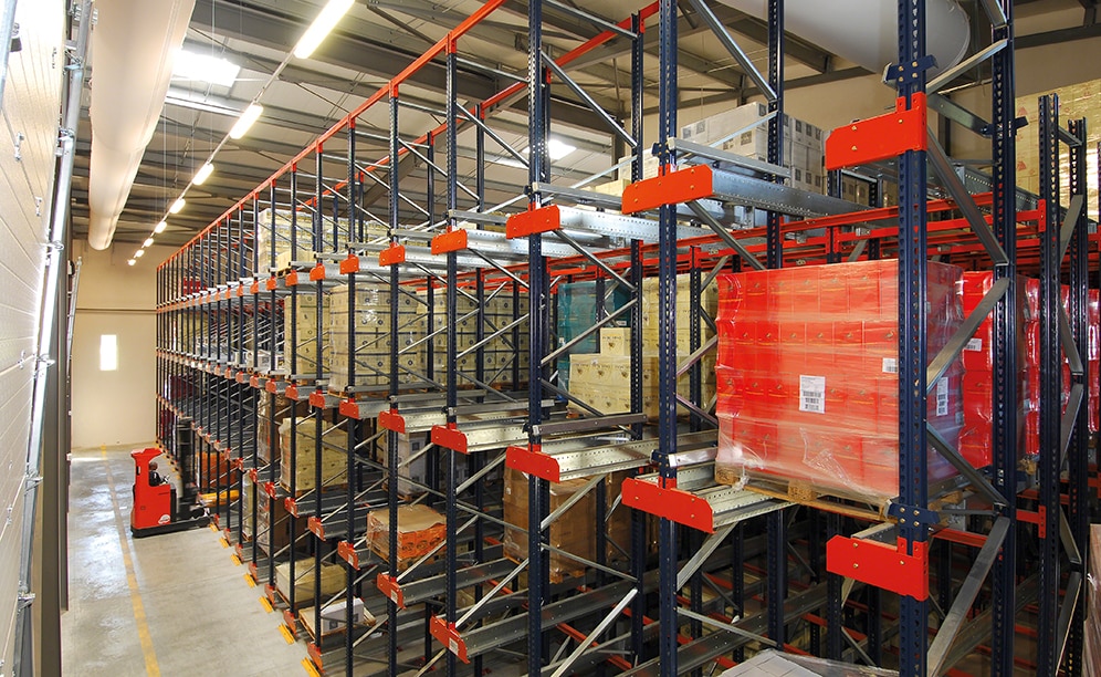 More than 3,000 pallets of 800 x 1,200 mm divided into three zones are housed in the Domaines Paul Mas warehouse More than 3,000 pallets of 800 x 1,200 mm divided into three zones are housed in the Domaines Paul Mas warehouse