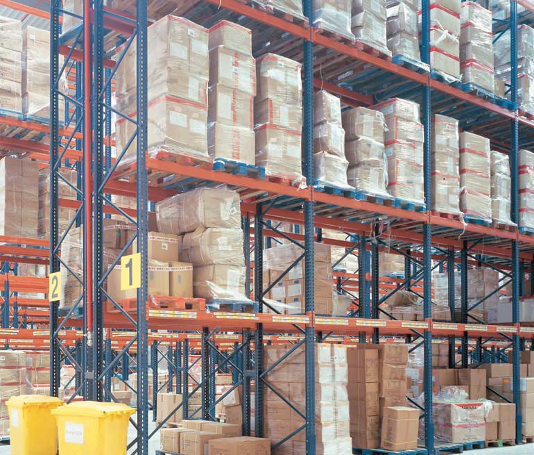Logistics warehouse for the distribution of food products