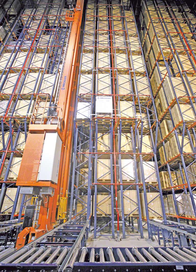 Clad-rack warehouse for the pharmaceutical sector