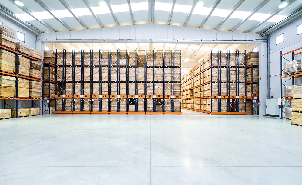 Mecalux has equipped the Connorsa warehouse with pallet racking and two blocks of Movirack mobile pallet racking