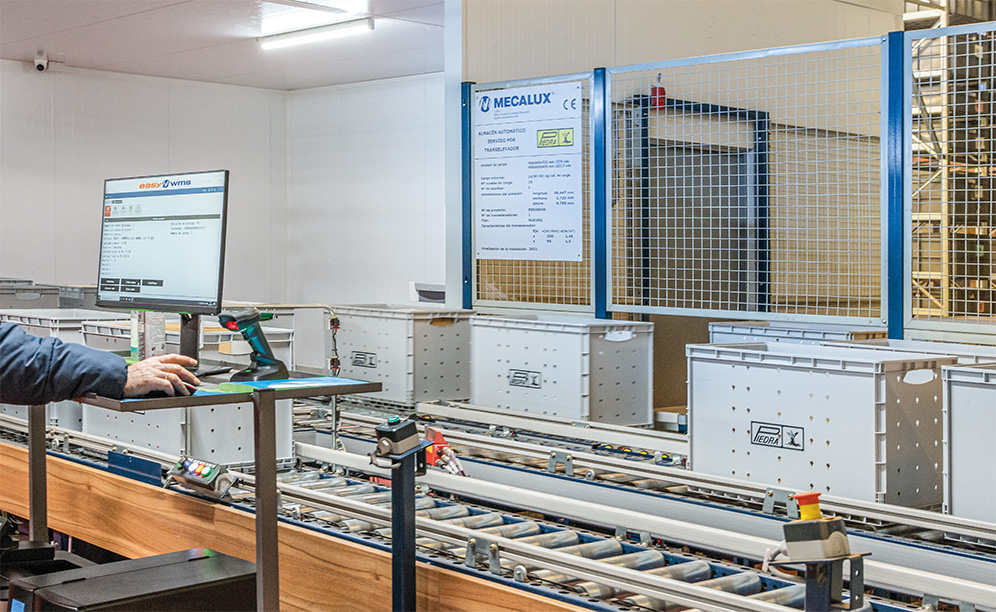 Easy WMS organises the operations of Logiscor's AS/RS