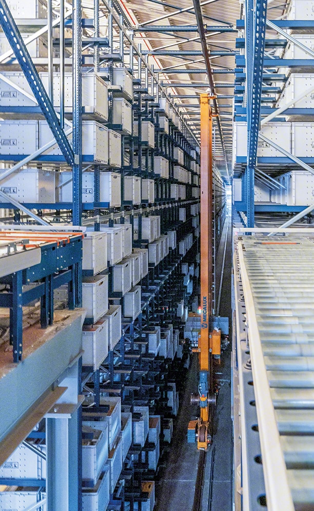 The stacker crane stores Logiscor's goods The stacker crane stores Logiscor's goods