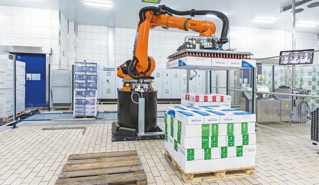 Anthropomorphic robot technology speeds up the fulfilment of orders containing heavy goods