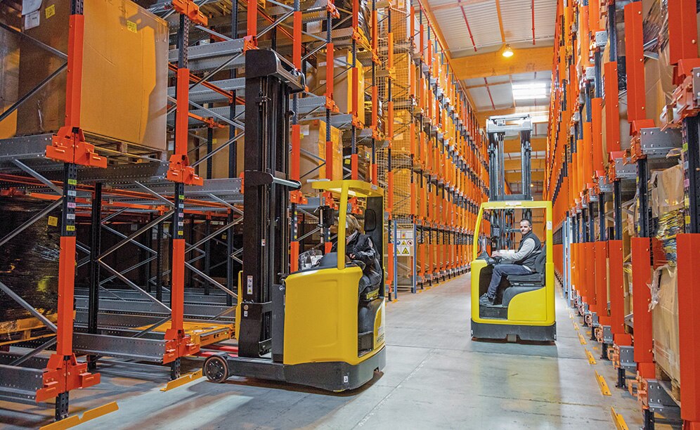 Cell 2: high-density racking with Pallet Shuttles Cell 2: high-density racking with Pallet Shuttles