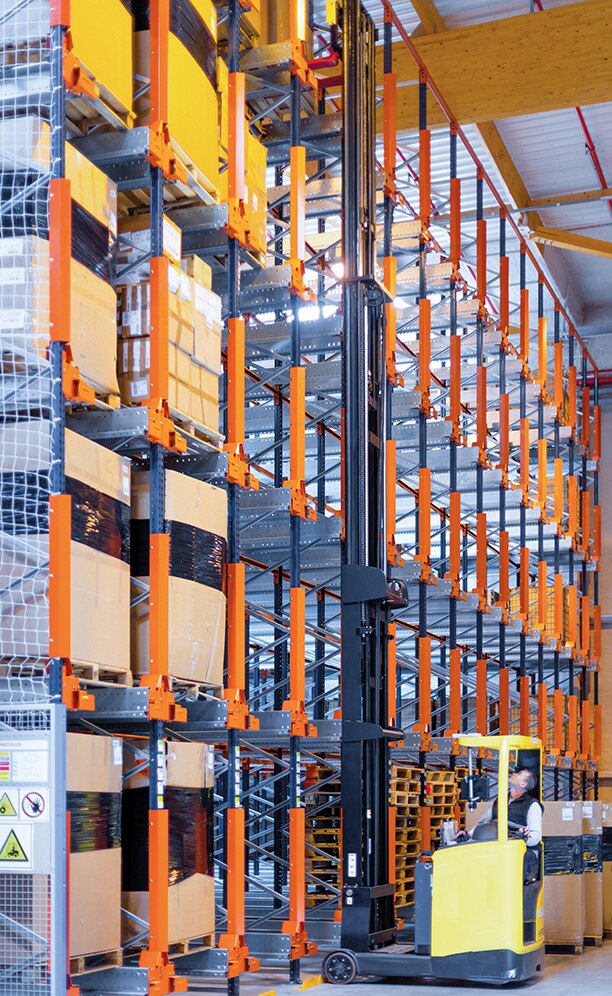 The machines used by operators are high-lifting reach trucks, able to extend to 10 m in height and arrive to the top level of the racks The machines used by operators are high-lifting reach trucks, able to extend to 10 m in height and arrive to the top level of the racks
