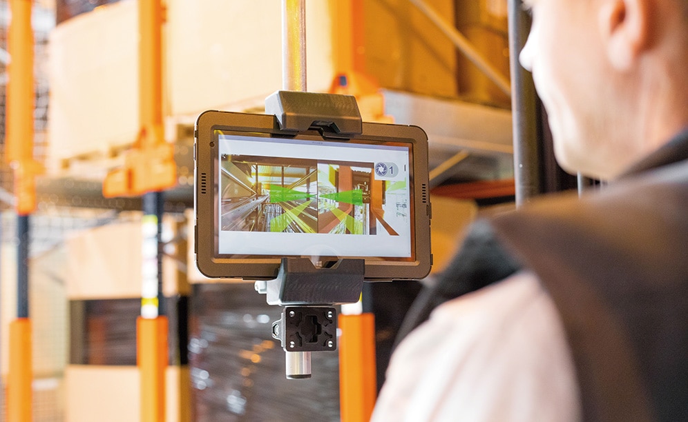 Pallet Shuttles are equipped with a positioning camera, which facilitates the insertion and centring of the Pallet Shuttle in the channel Pallet Shuttles are equipped with a positioning camera, which facilitates the insertion and centring of the Pallet Shuttle in the channel