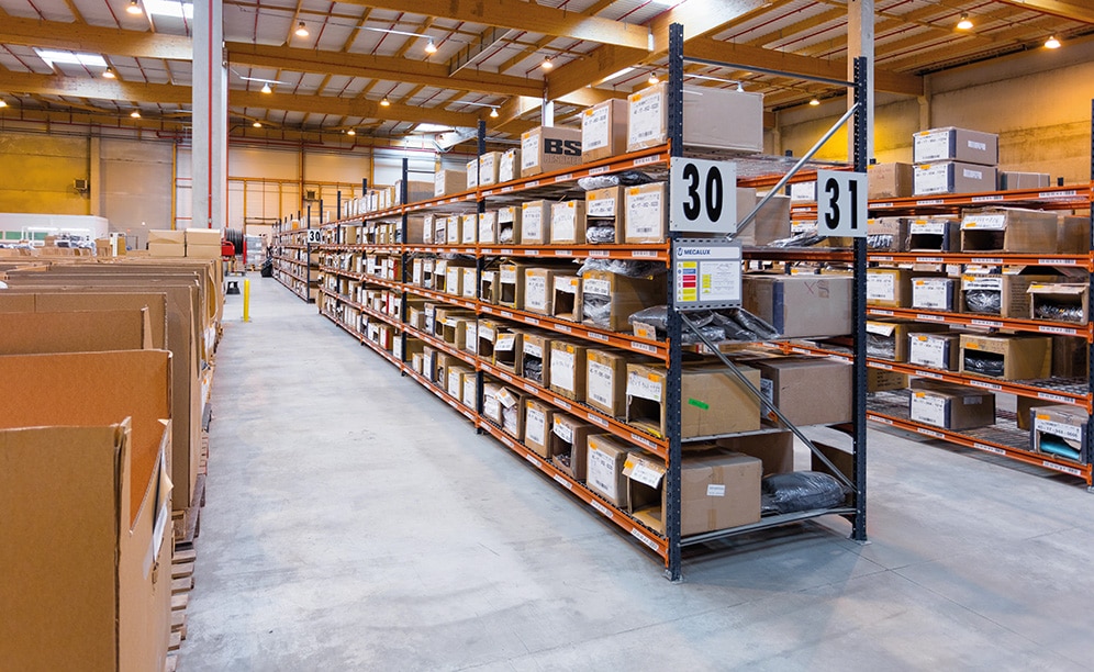 Just in front of the pallet racking, there is a zone for picking operations of smaller-sized products Just in front of the pallet racking, there is a zone for picking operations of smaller-sized products