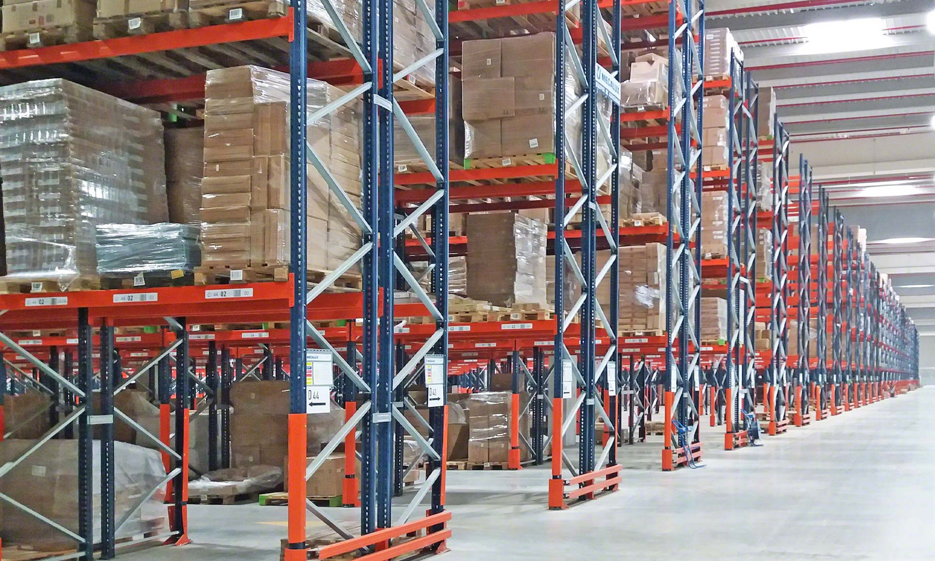JYSK omnichannel warehouse with household furniture