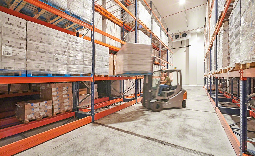 Genta's Movirack mobile racking can open several aisles to perform picking Genta's Movirack mobile racking can open several aisles to perform picking