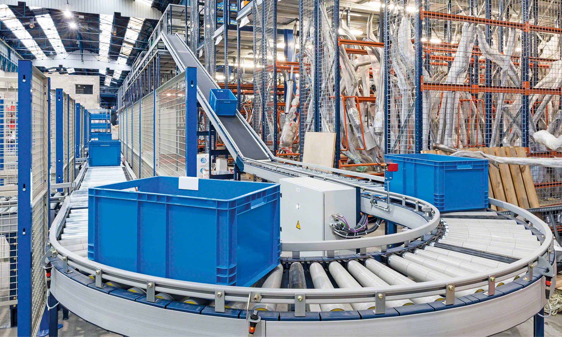 Incline conveyor: customised pathways in the warehouse