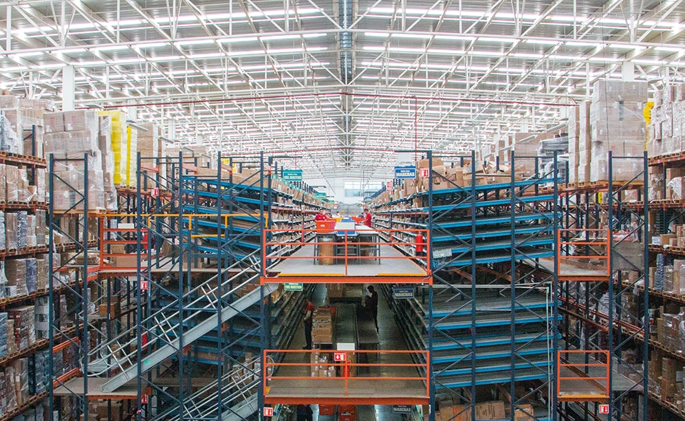 Live picking racks are the highlight of the new Apymsa warehouse, a leading Mexican company in the sale of automotive parts Live picking racks are the highlight of the new Apymsa warehouse, a leading Mexican company in the sale of automotive parts