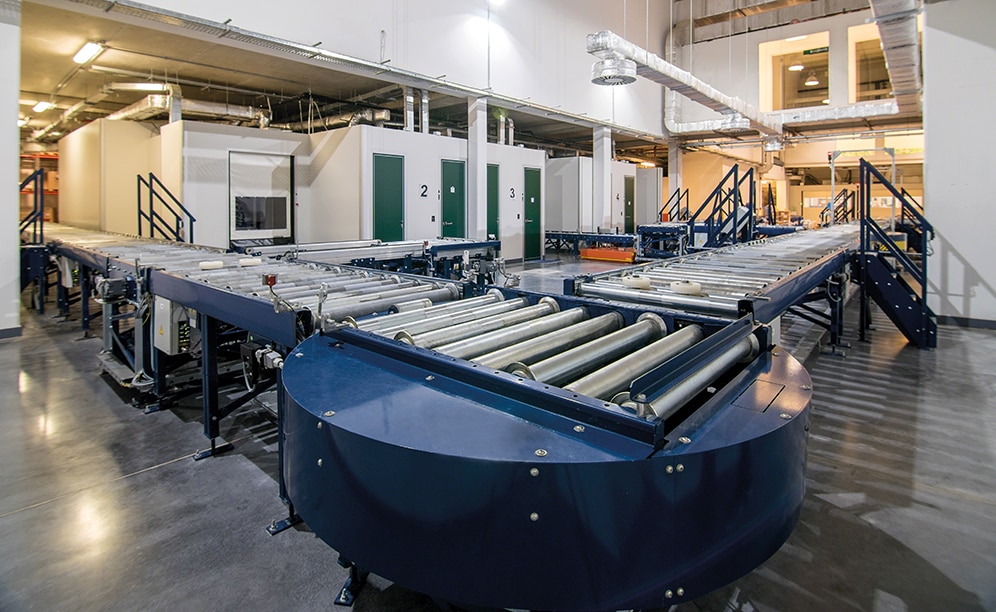 The conveyor circuit allows goods to move autonomously, without human intervention The conveyor circuit allows goods to move autonomously, without human intervention