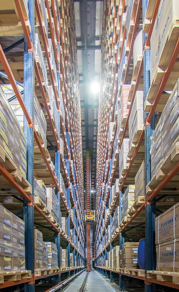The Mega Pharma automated warehouse is 72 m long, 12 m wide and 24 m high, and kept at a controlled temperature The Mega Pharma automated warehouse is 72 m long, 12 m wide and 24 m high, and kept at a controlled temperature