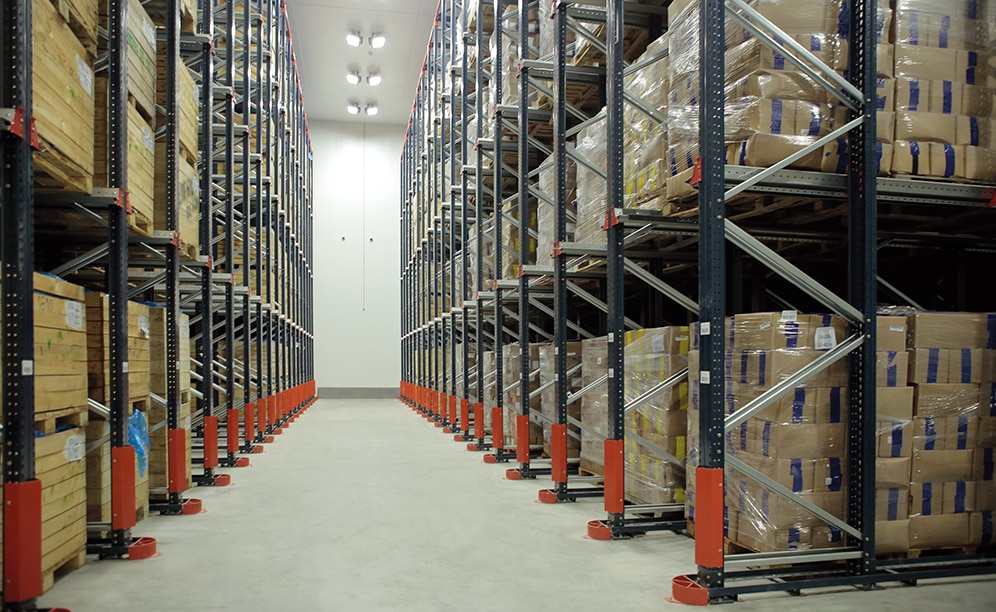 Alifrut's drive-in racks consist of four level high lanes, which reach 10.5 m in height Alifrut's drive-in racks consist of four level high lanes, which reach 10.5 m in height