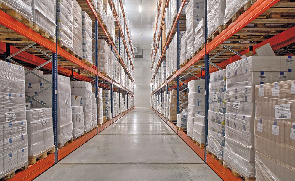 The Movirack system is ideal in maximising the available space and increasing the total storage capacity, without losing direct access to each pallet The Movirack system is ideal in maximising the available space and increasing the total storage capacity, without losing direct access to each pallet