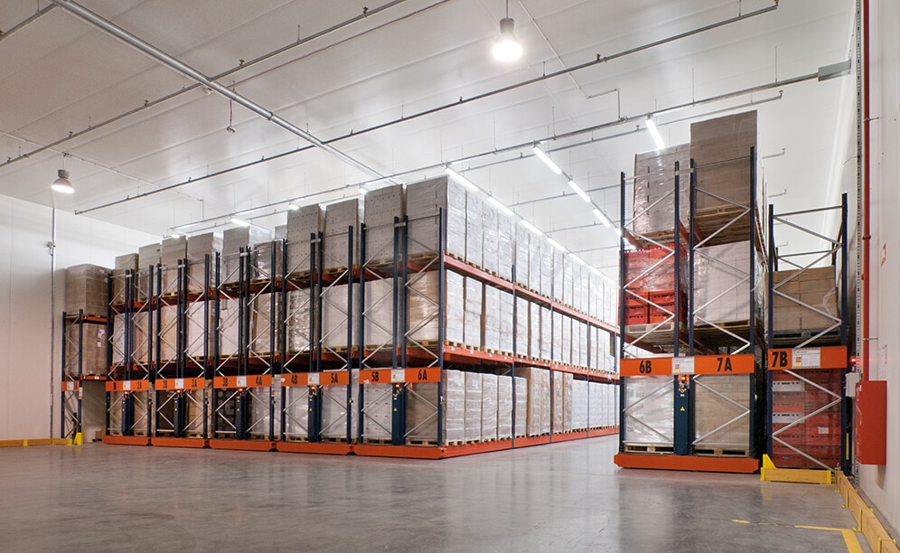 Movirack mobile racking has been installed in the two temperature controlled chambers. In total, they have a storage capacity for 4,620 pallets Movirack mobile racking has been installed in the two temperature controlled chambers. In total, they have a storage capacity for 4,620 pallets