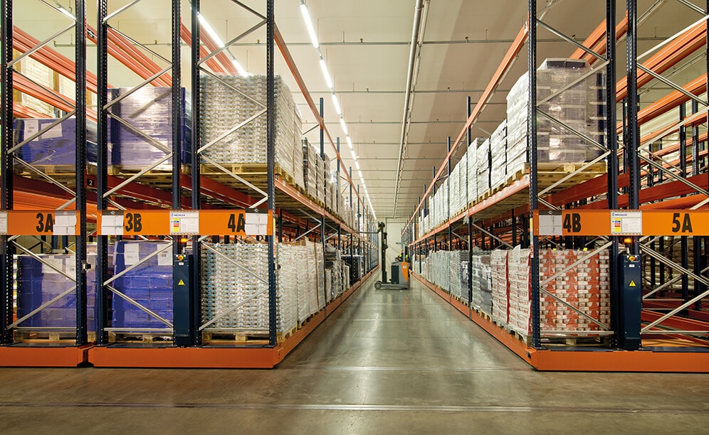 To open the aisle where the required goods are housed, the operator must give the order by means of a remote control To open the aisle where the required goods are housed, the operator must give the order by means of a remote control