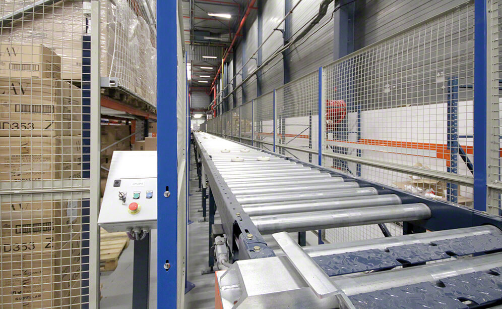Located on one side of the warehouse, it is tasked with the input of goods routed from the loading docks Located on one side of the warehouse, it is tasked with the input of goods routed from the loading docks