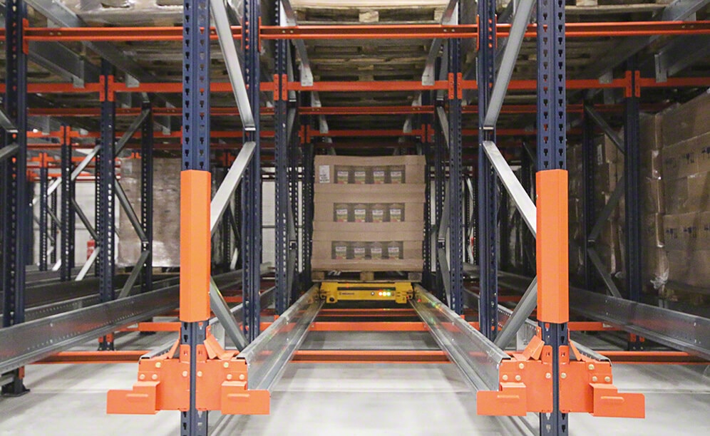 The high-density Pallet Shuttle system at Firat Food holds more than 1,500 pallets, divided over 128 channels that are 10 m deep The high-density Pallet Shuttle system at Firat Food holds more than 1,500 pallets, divided over 128 channels that are 10 m deep