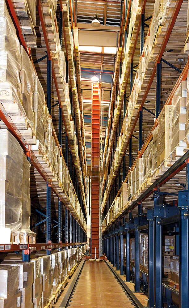 Its maximum height is 15 m Its maximum height is 15 m