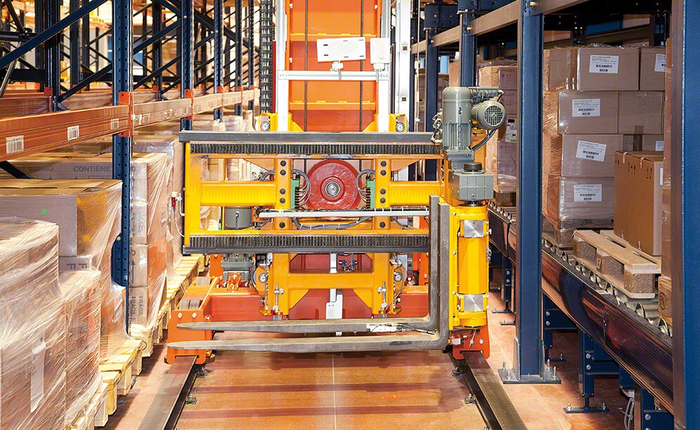 Pallets can be put as little as 10 cm off the floor Pallets can be put as little as 10 cm off the floor