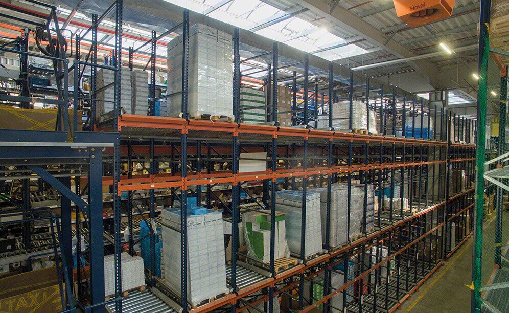 An aisle with double-depth live pallet racks has been arranged as part of the picking block An aisle with double-depth live pallet racks has been arranged as part of the picking block